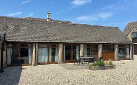 Stable Cottage, Old Mill Farm, Cotswold Water Park